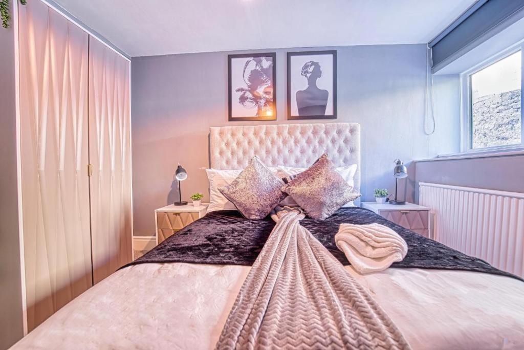 Deluxe Gem of Bath - Football Table - Sleeps 10