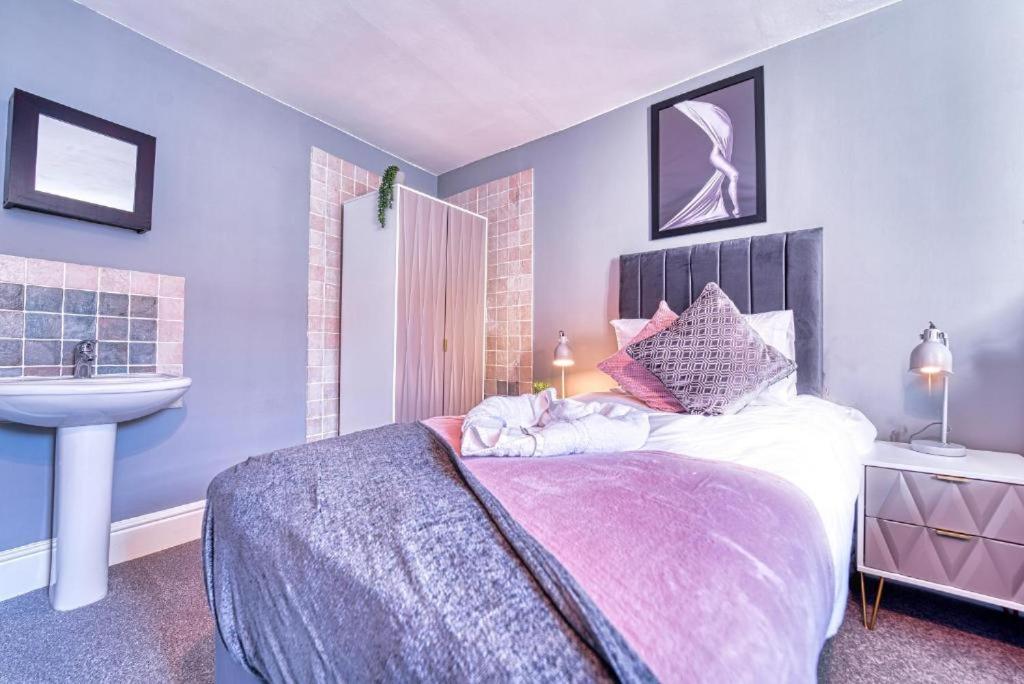Deluxe Gem of Bath - Football Table - Sleeps 10