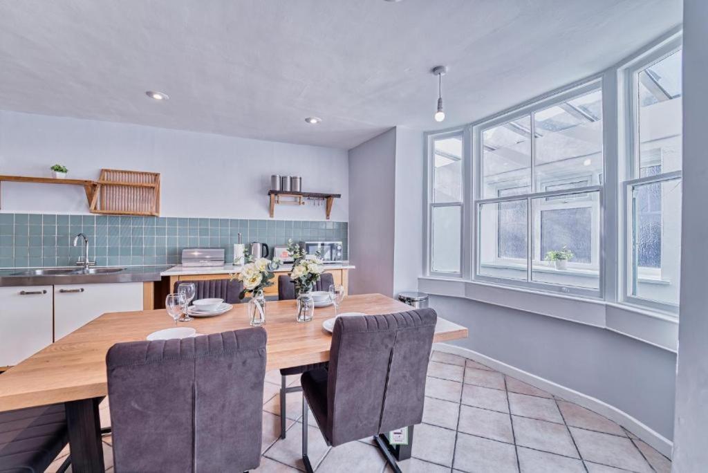 Deluxe Gem of Bath - Football Table - Sleeps 10