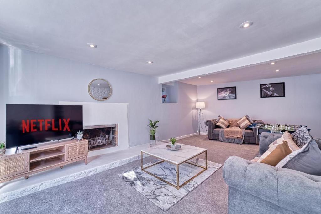 Deluxe Gem of Bath - Football Table - Sleeps 10
