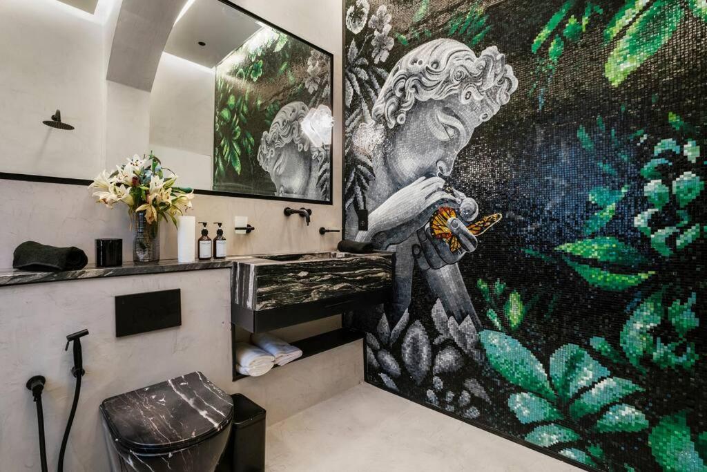 Unique 1 Bedroom Luxury Haven In Central London view 3