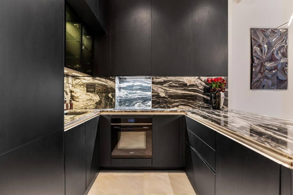 Unique 1 Bedroom Luxury Haven In Central London view 5