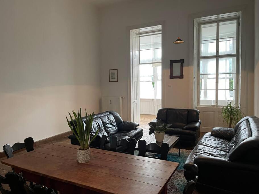 Geräumige Altbauwohnung im Zentrum