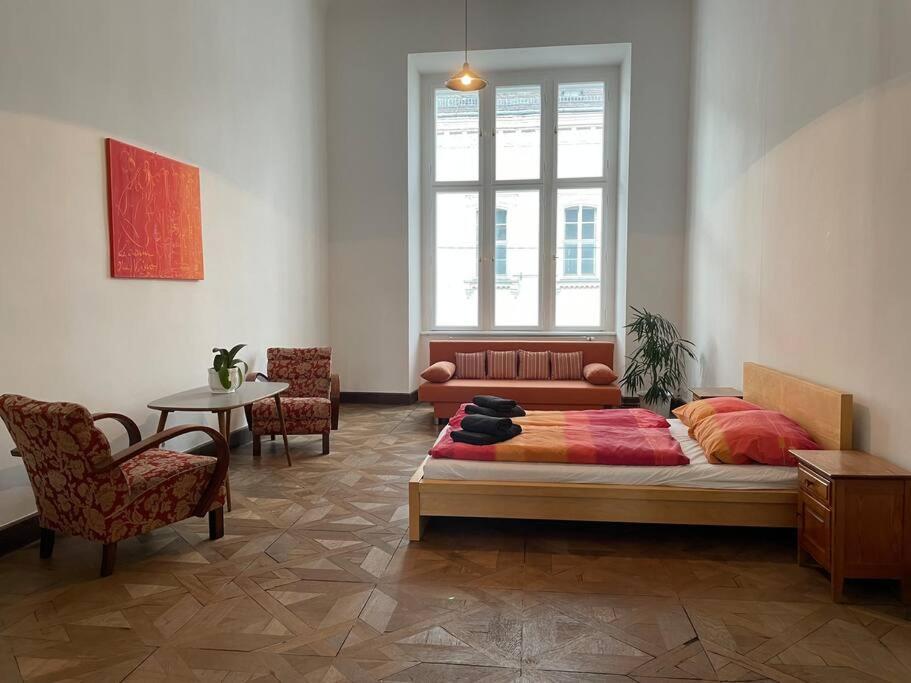 Geräumige Altbauwohnung im Zentrum