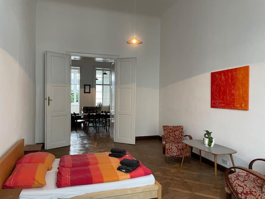 Geräumige Altbauwohnung im Zentrum