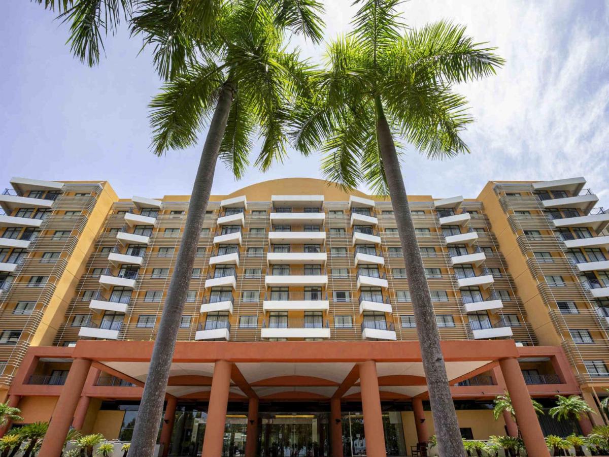 Resort Style Escape King Bed Pool Balcony