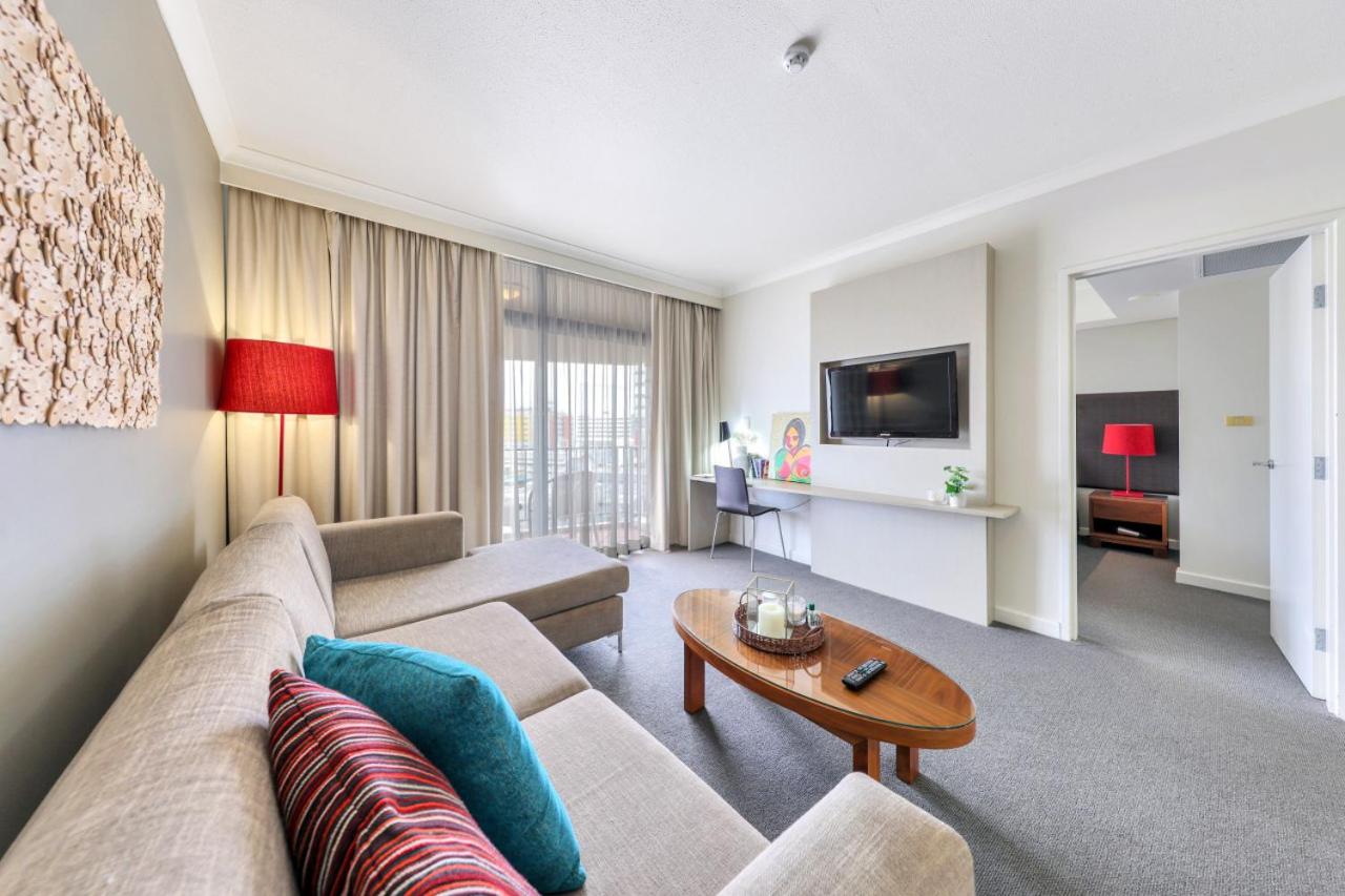 Resort Style Escape King Bed Pool Balcony