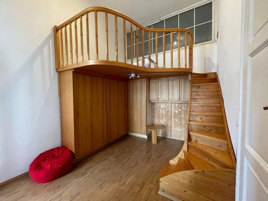 Geräumige Altbauwohnung im Zentrum