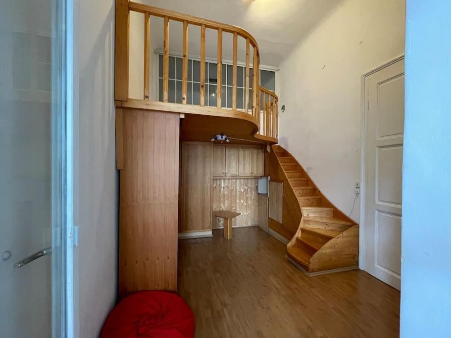 Geräumige Altbauwohnung im Zentrum
