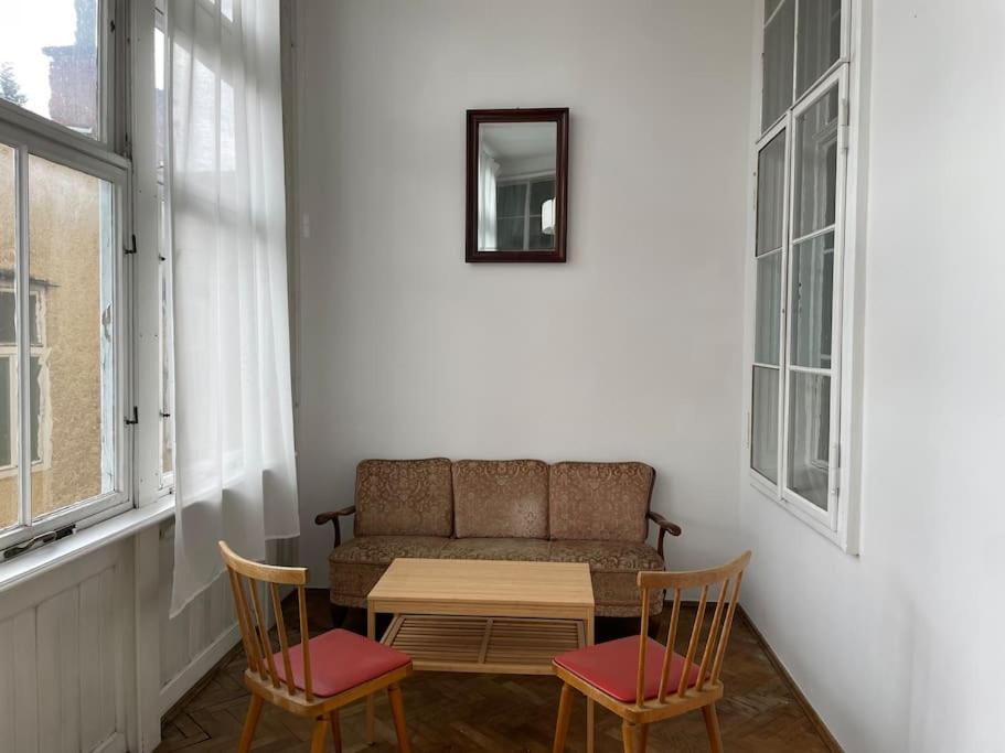 Geräumige Altbauwohnung im Zentrum