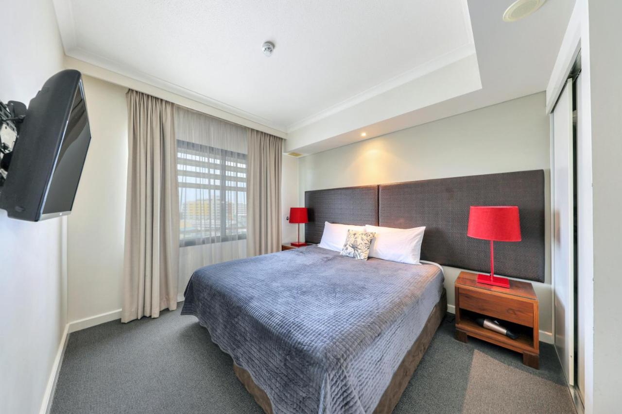 Resort Style Escape King Bed Pool Balcony