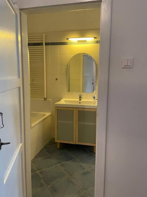 Geräumige Altbauwohnung im Zentrum