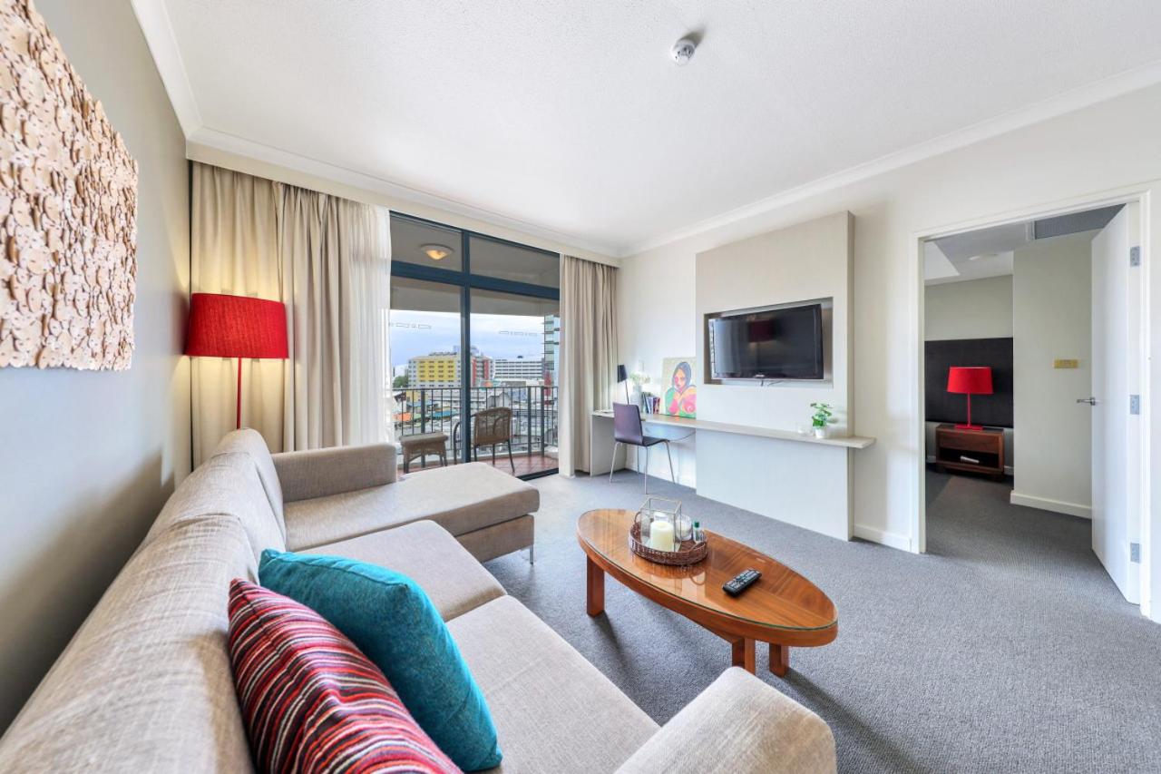 Resort Style Escape King Bed Pool Balcony