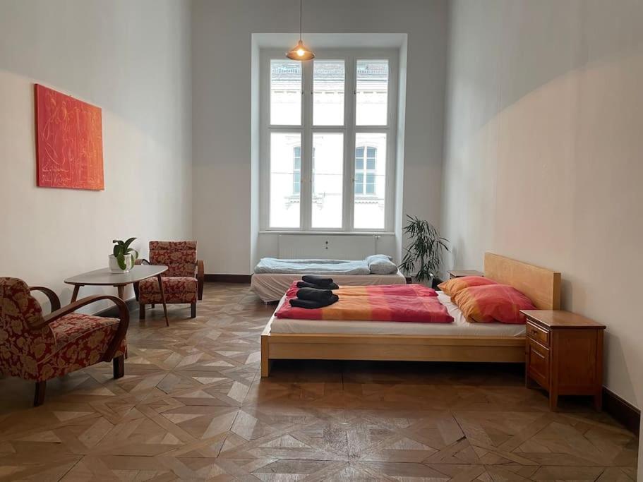 Geräumige Altbauwohnung im Zentrum