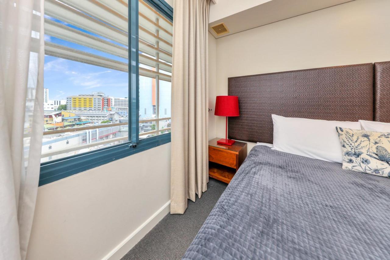 Resort Style Escape King Bed Pool Balcony