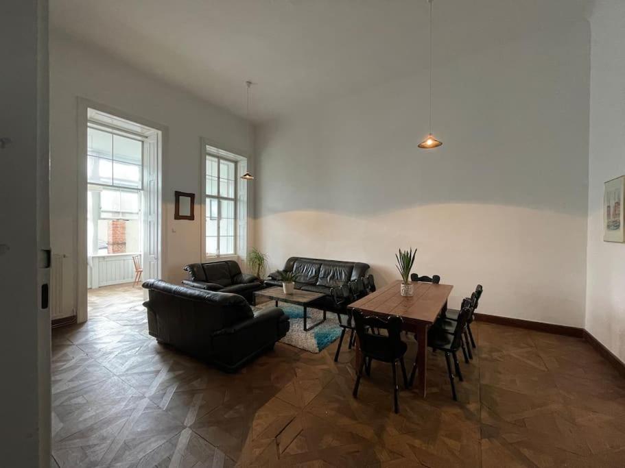Geräumige Altbauwohnung im Zentrum