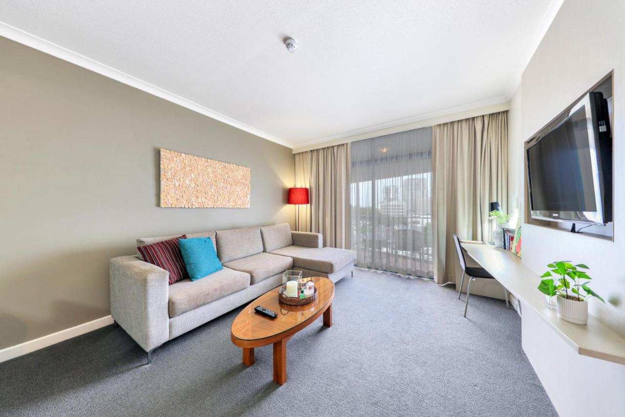 Resort Style Escape King Bed Pool Balcony