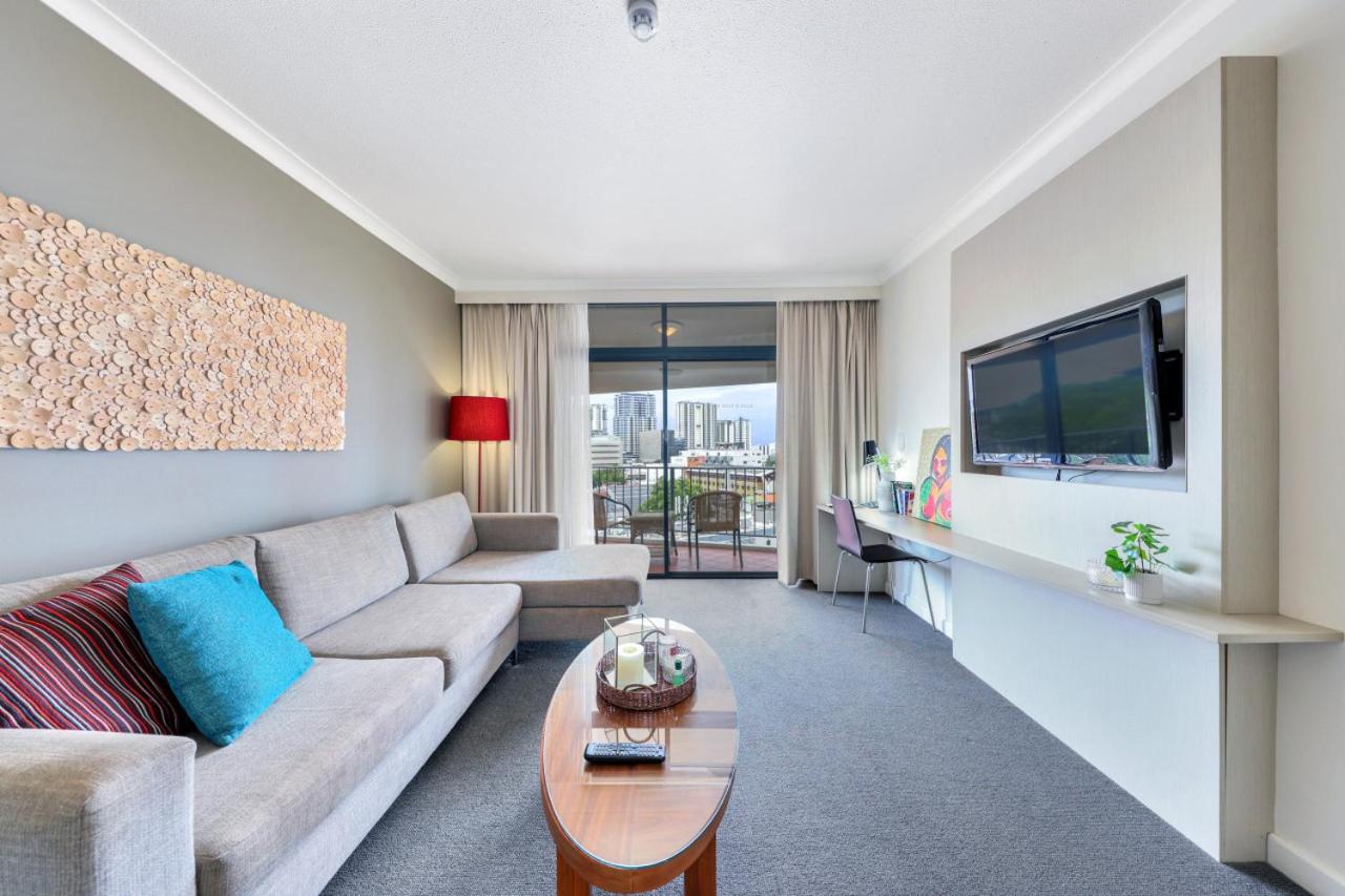 Resort Style Escape King Bed Pool Balcony