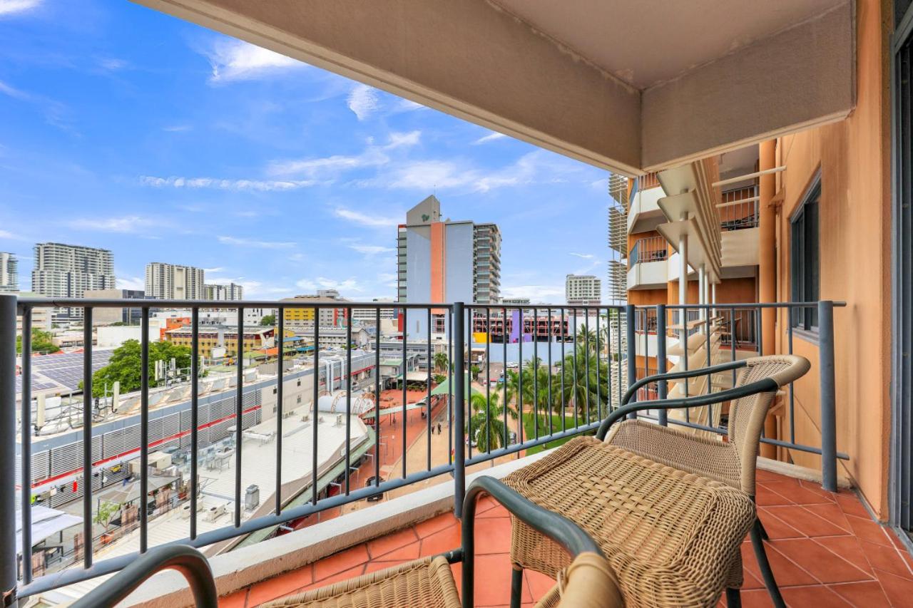 Resort Style Escape King Bed Pool Balcony