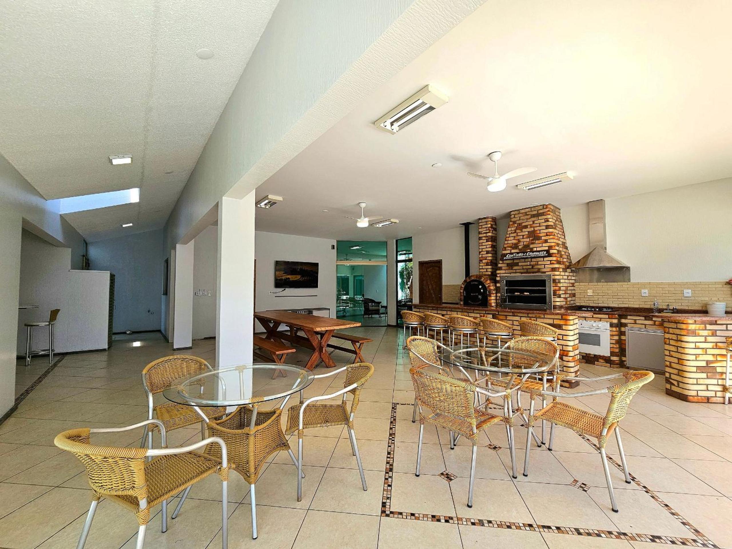 Casa 6 quartos Padrão TOP area nobre prox atrativo