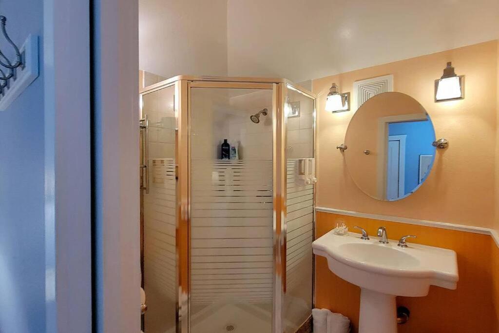 Bluemoon Vacation Rentals - Bluemoon House view 2