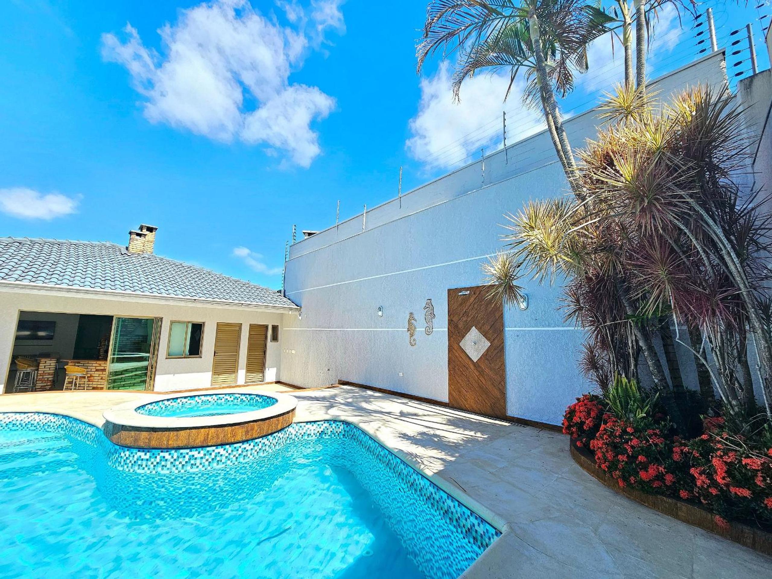 Casa 6 quartos Padrão TOP area nobre prox atrativo