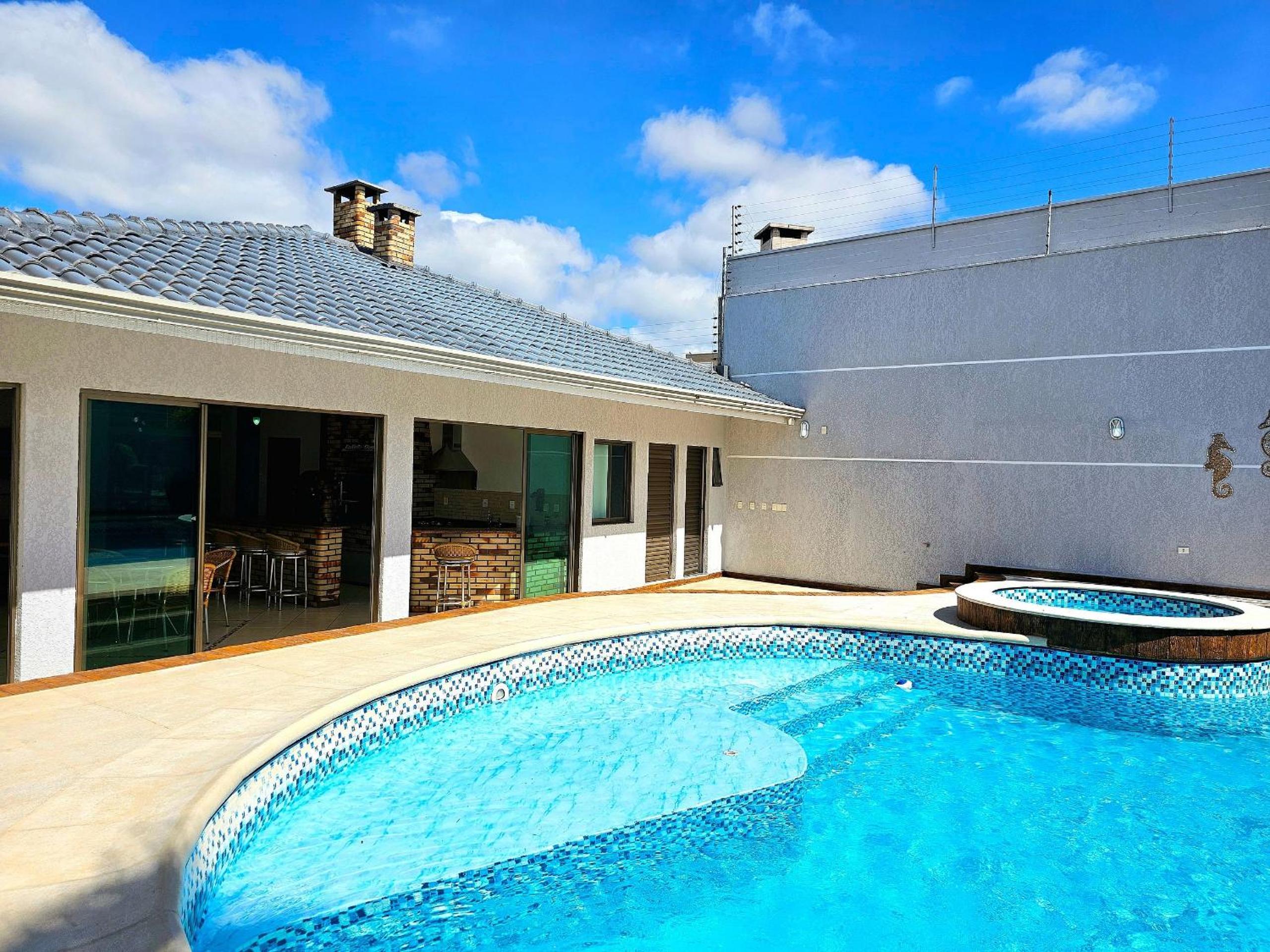 Casa 6 quartos Padrão TOP area nobre prox atrativo