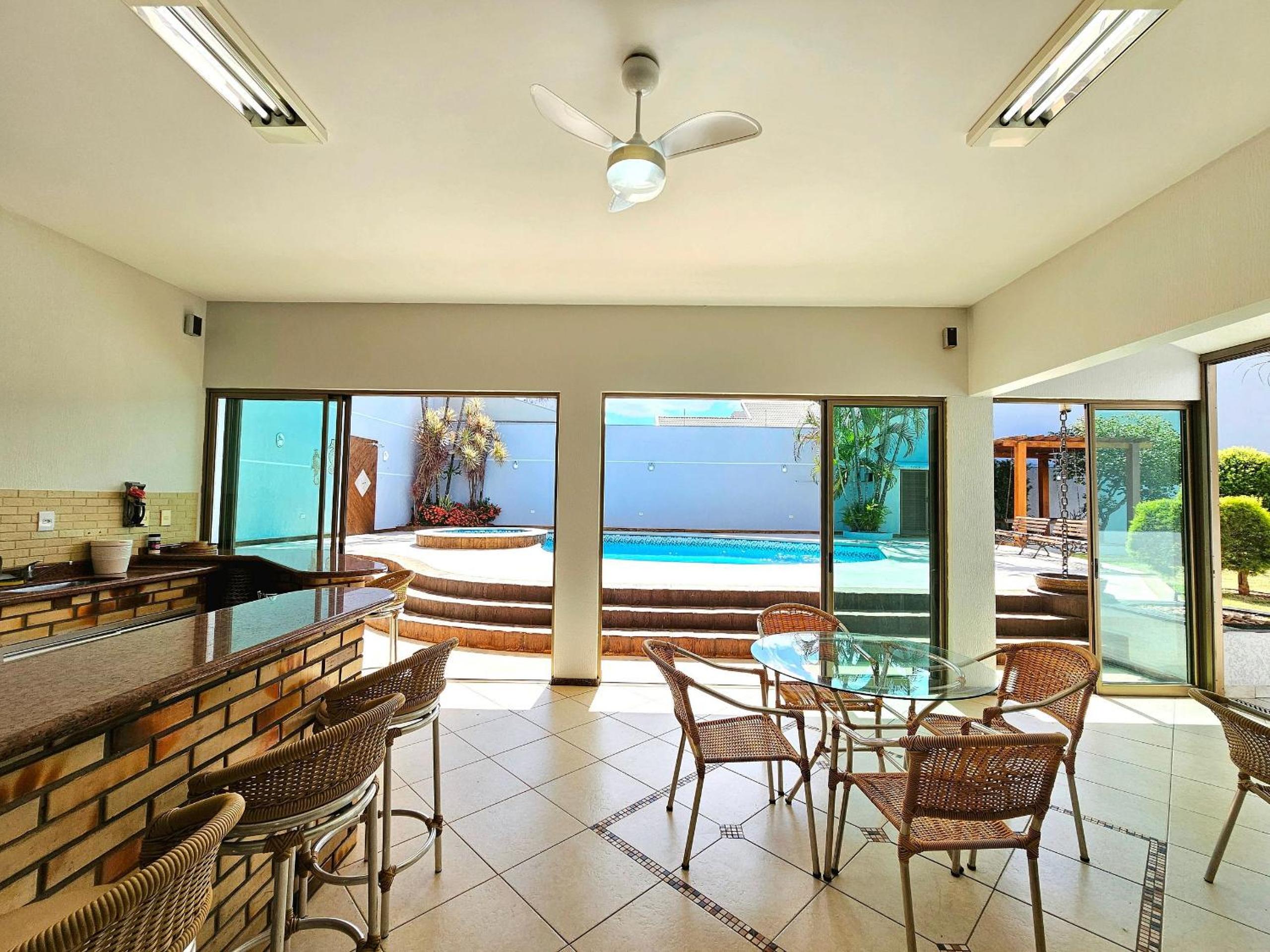 Casa 6 quartos Padrão TOP area nobre prox atrativo