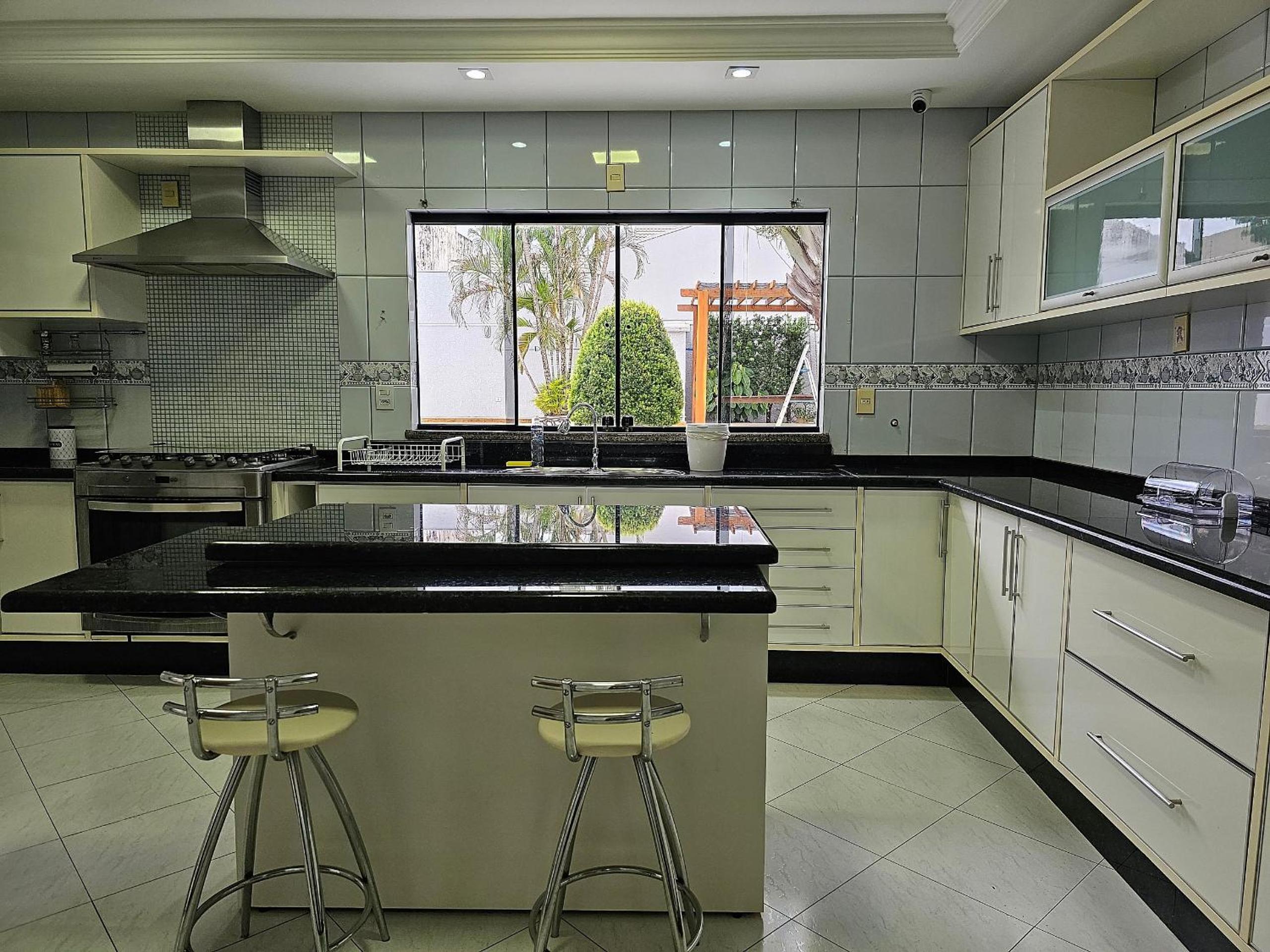 Casa 6 quartos Padrão TOP area nobre prox atrativo