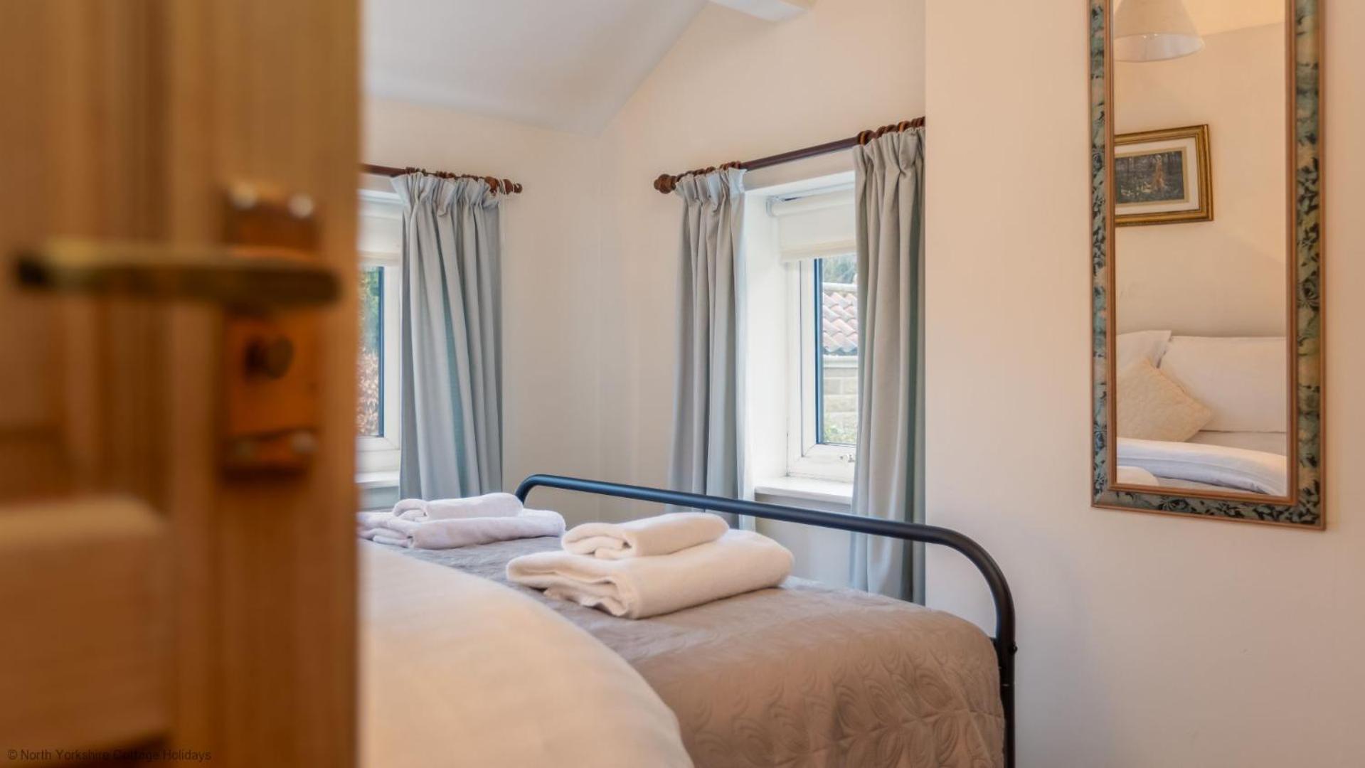 Picturesque Stone Cottage in the Heart of North Yorkshire Village - Hideaway Cottage