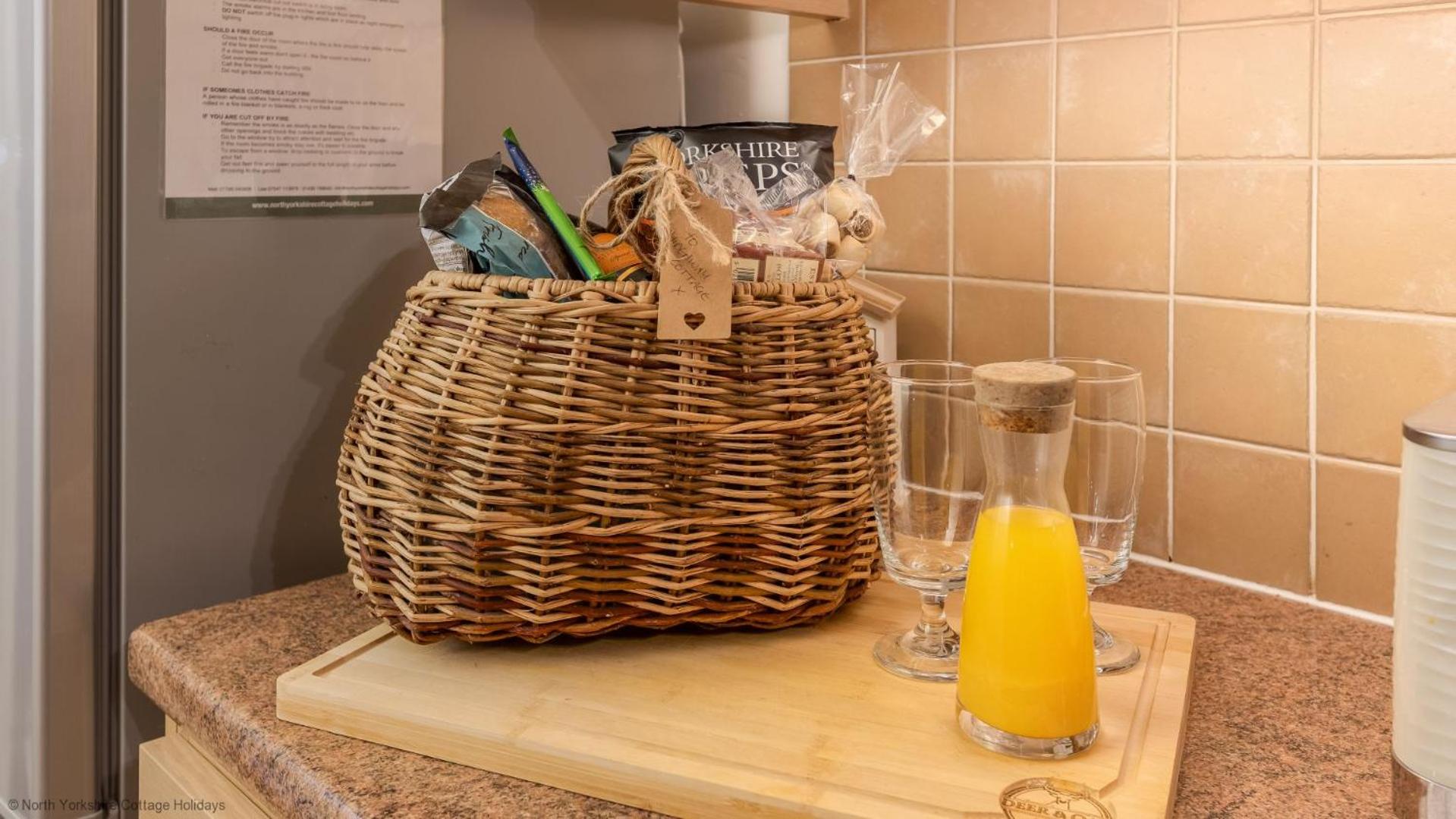 Picturesque Stone Cottage in the Heart of North Yorkshire Village - Hideaway Cottage