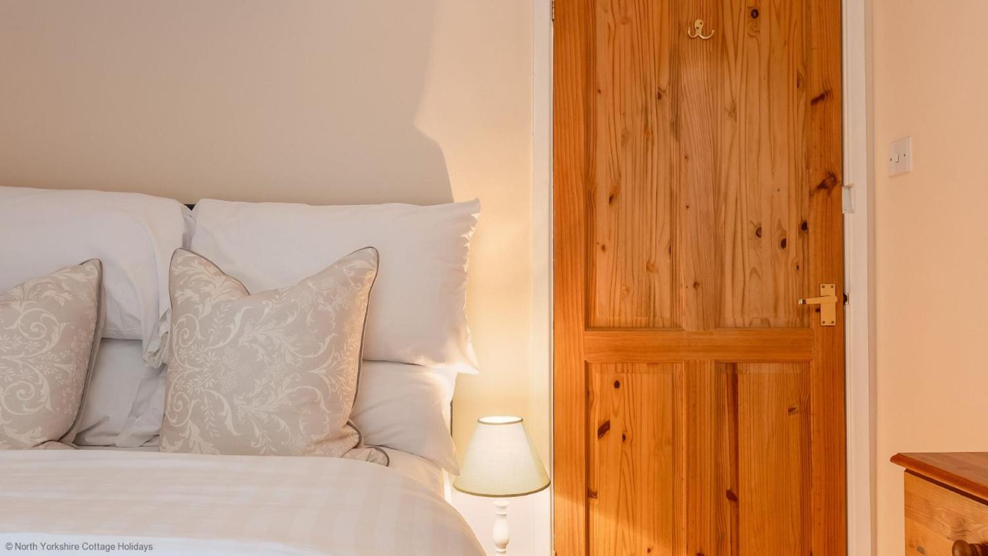 Picturesque Stone Cottage in the Heart of North Yorkshire Village - Hideaway Cottage