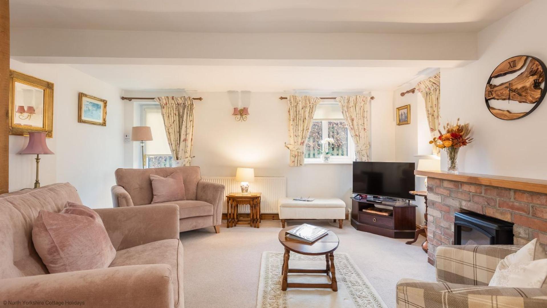 Picturesque Stone Cottage in the Heart of North Yorkshire Village - Hideaway Cottage