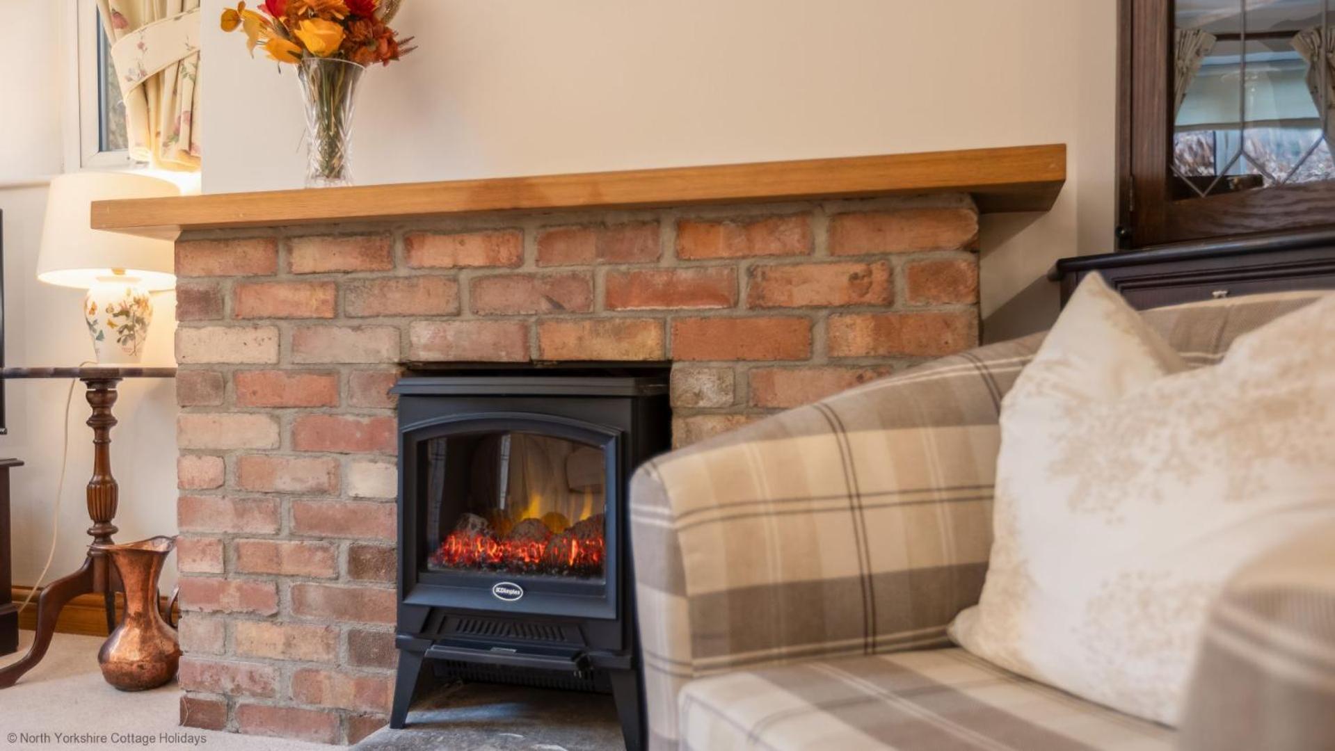 Picturesque Stone Cottage in the Heart of North Yorkshire Village - Hideaway Cottage