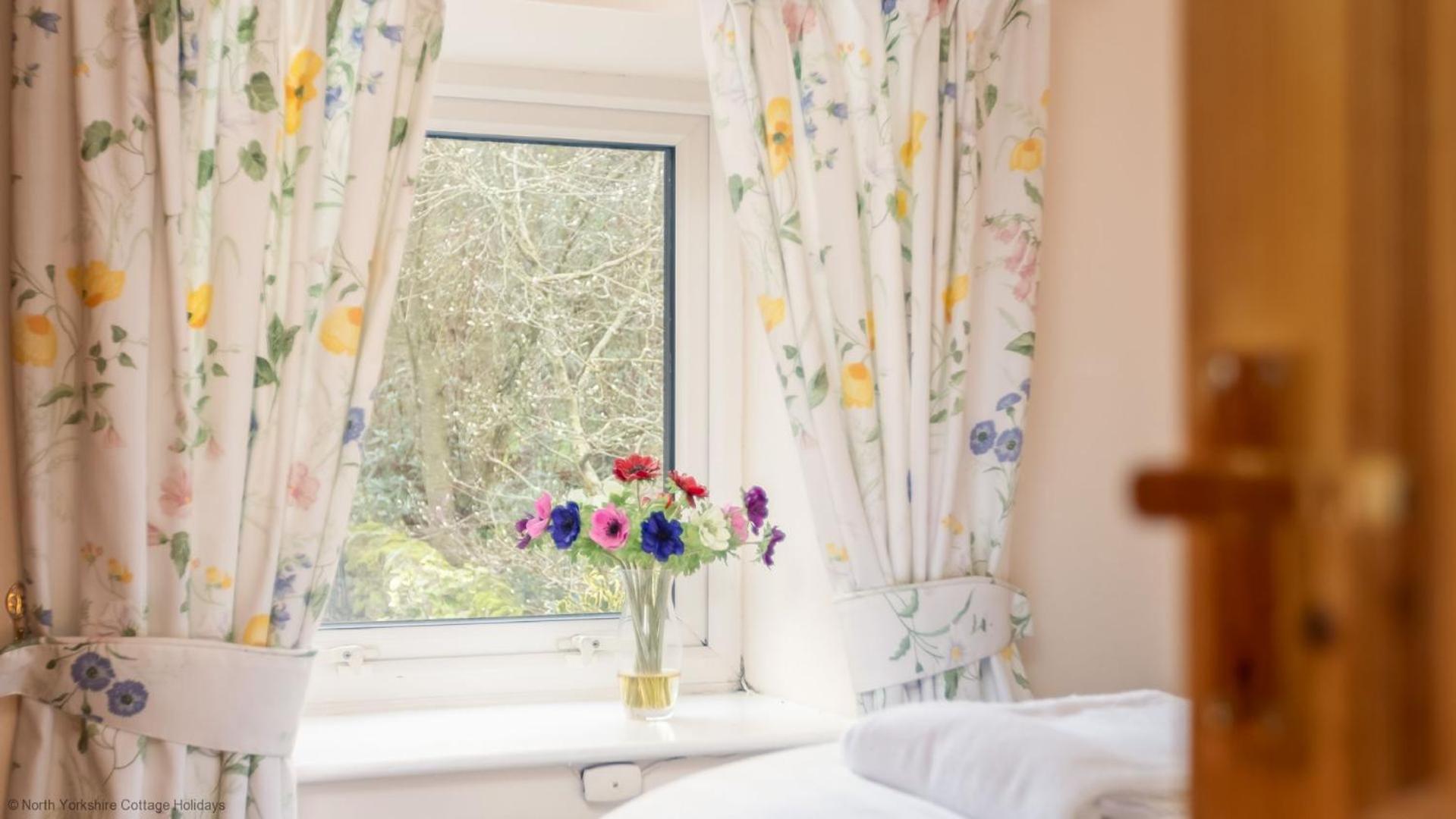 Picturesque Stone Cottage in the Heart of North Yorkshire Village - Hideaway Cottage