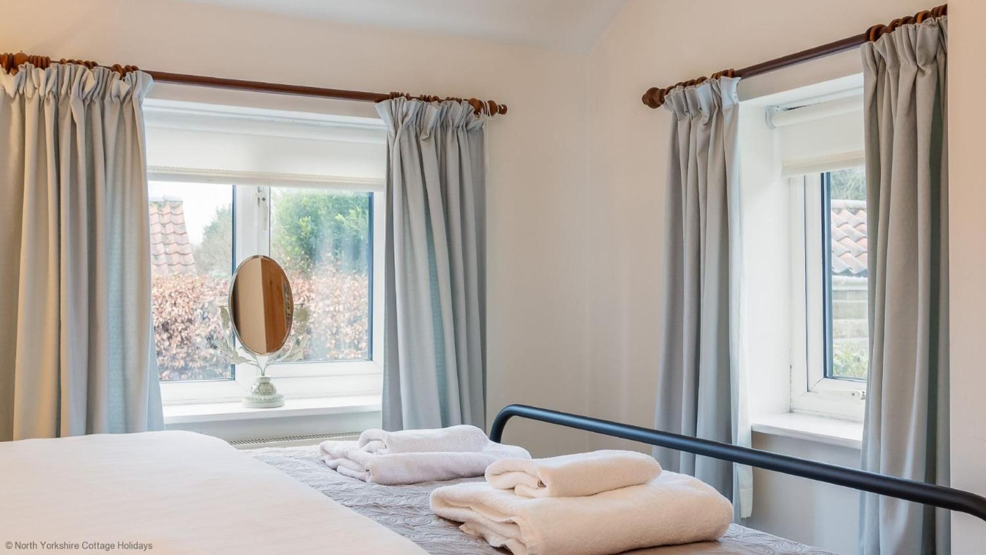 Picturesque Stone Cottage in the Heart of North Yorkshire Village - Hideaway Cottage