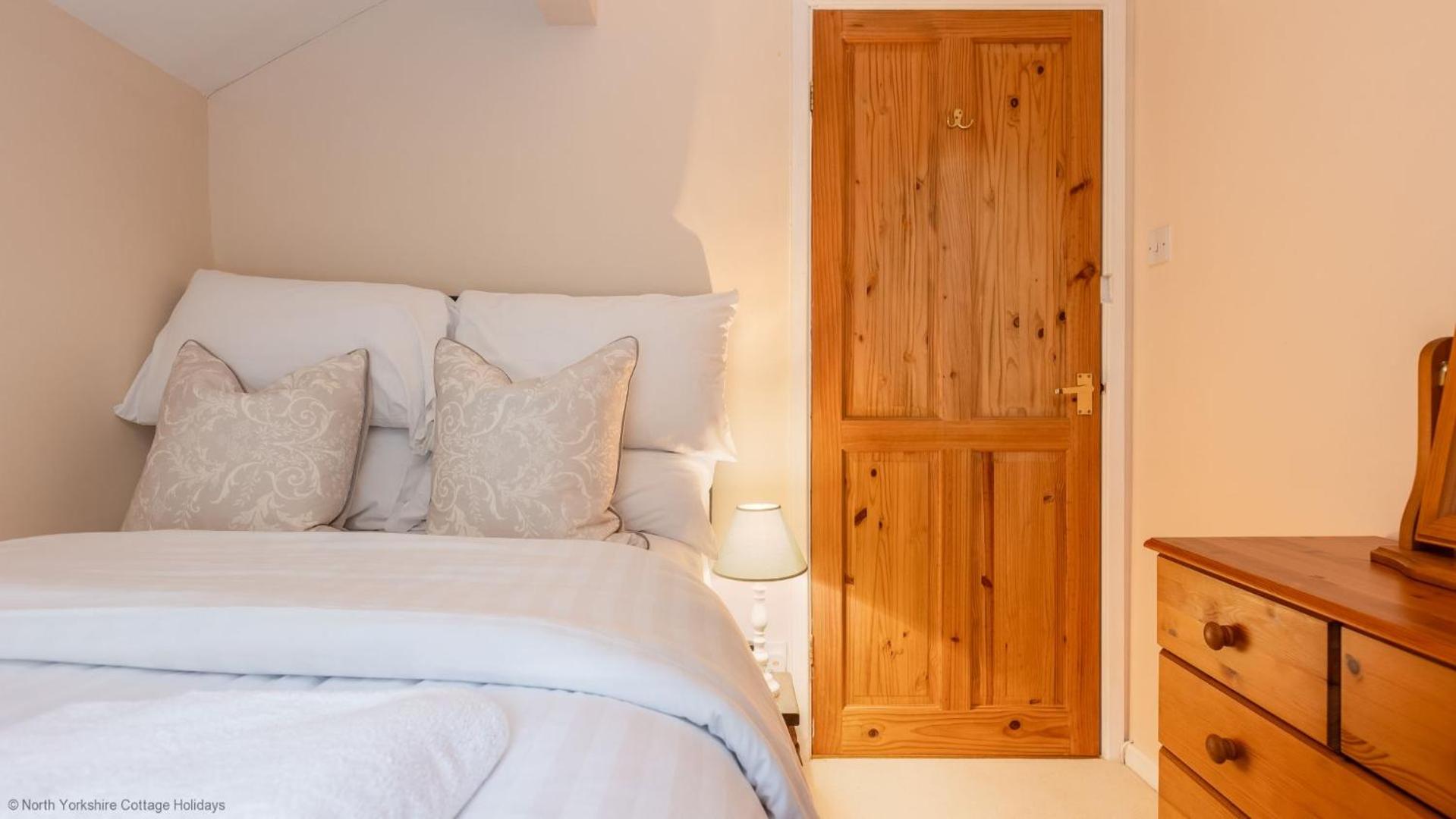 Picturesque Stone Cottage in the Heart of North Yorkshire Village - Hideaway Cottage