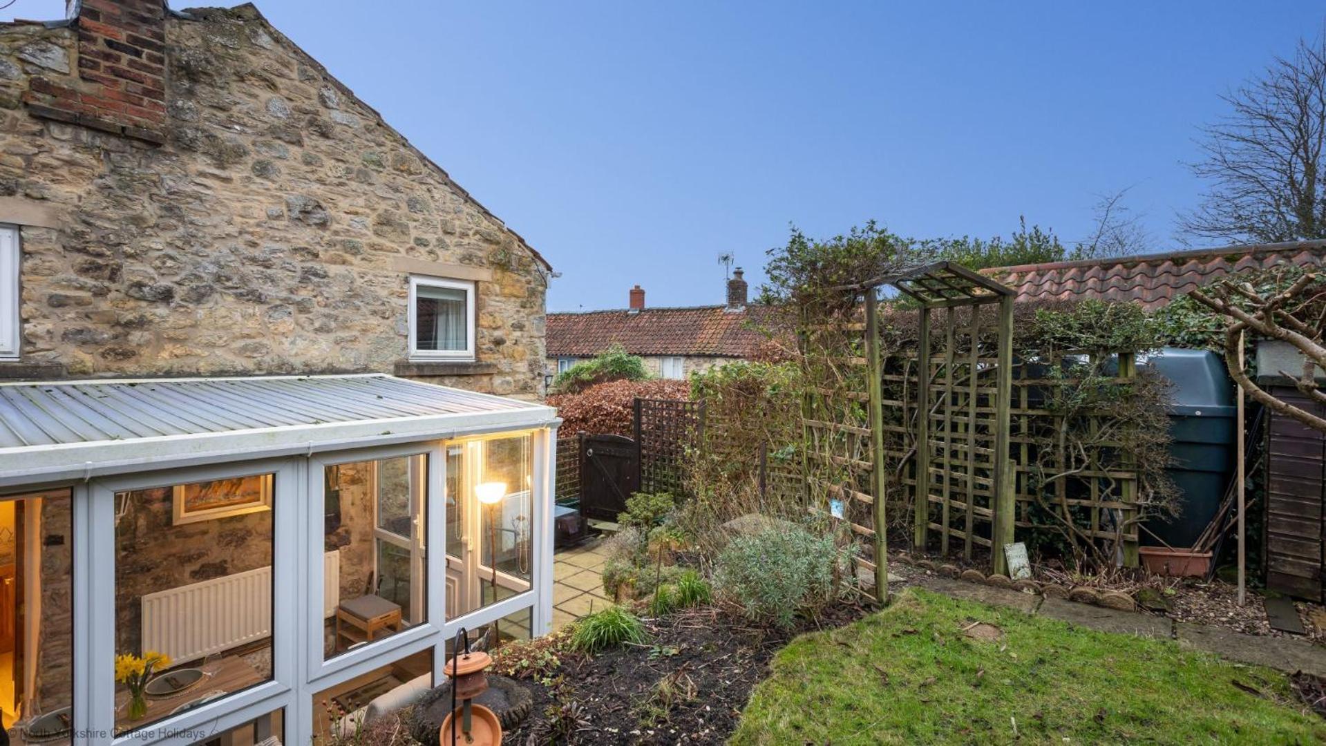 Picturesque Stone Cottage in the Heart of North Yorkshire Village - Hideaway Cottage
