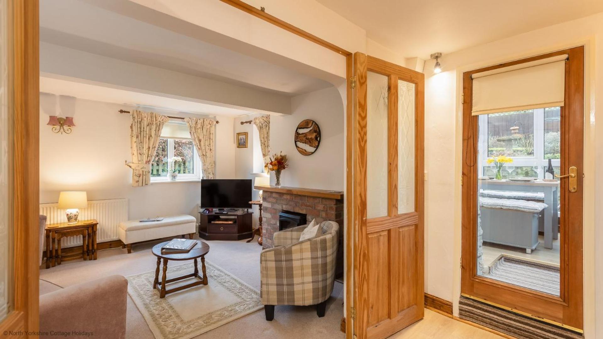 Picturesque Stone Cottage in the Heart of North Yorkshire Village - Hideaway Cottage