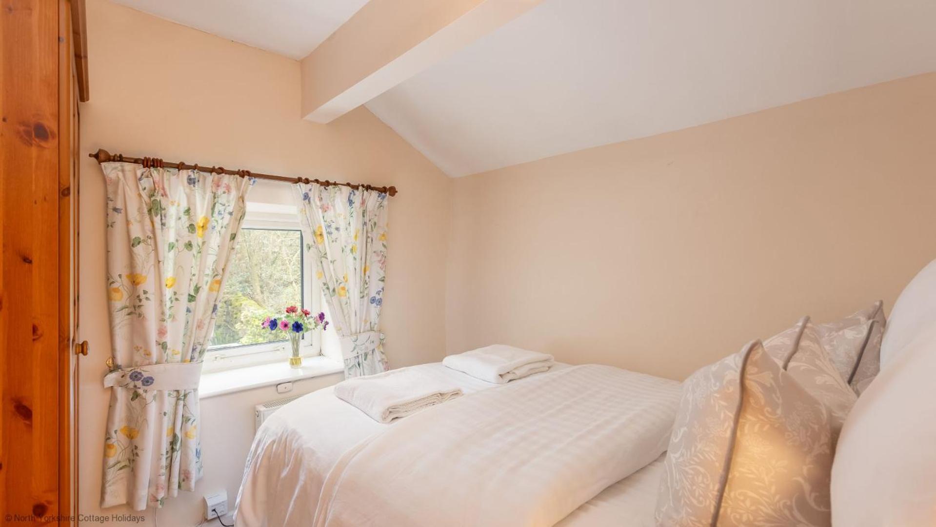Picturesque Stone Cottage in the Heart of North Yorkshire Village - Hideaway Cottage