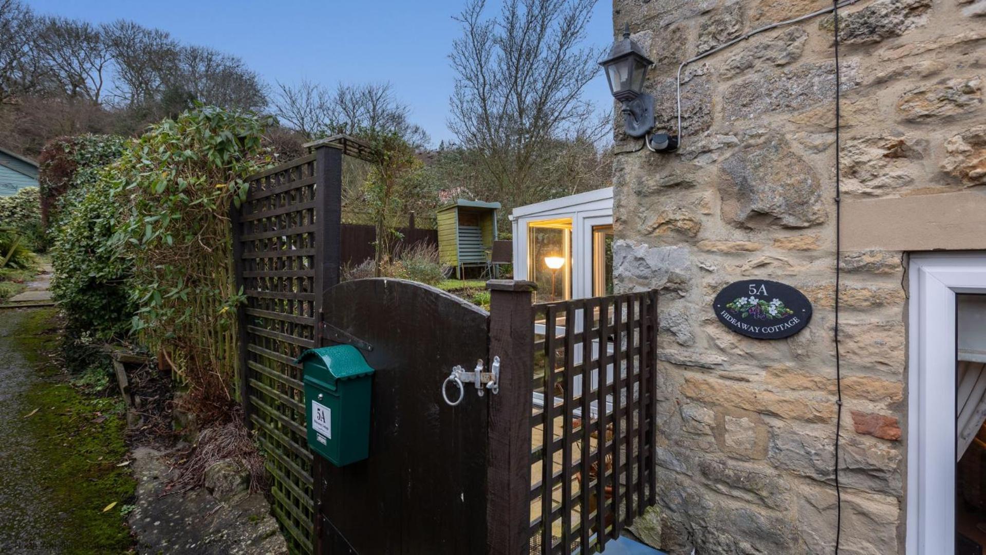 Picturesque Stone Cottage in the Heart of North Yorkshire Village - Hideaway Cottage