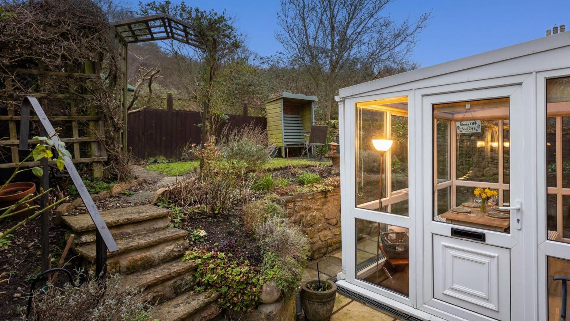 Picturesque Stone Cottage in the Heart of North Yorkshire Village - Hideaway Cottage