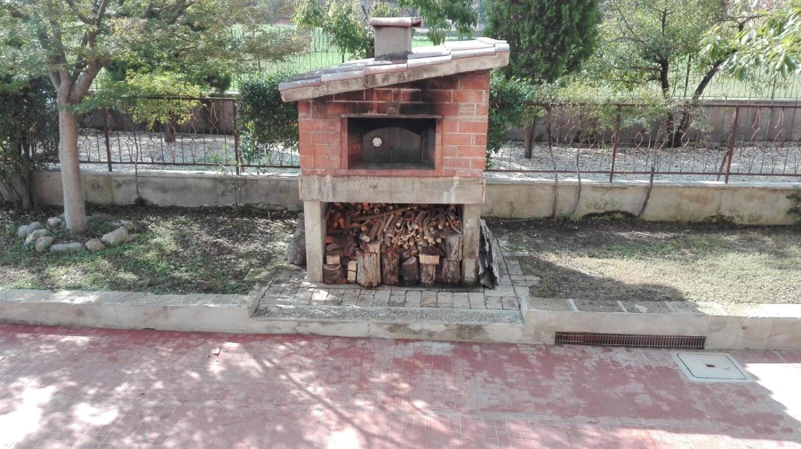 Appartamento con Giardino e Forno a legna