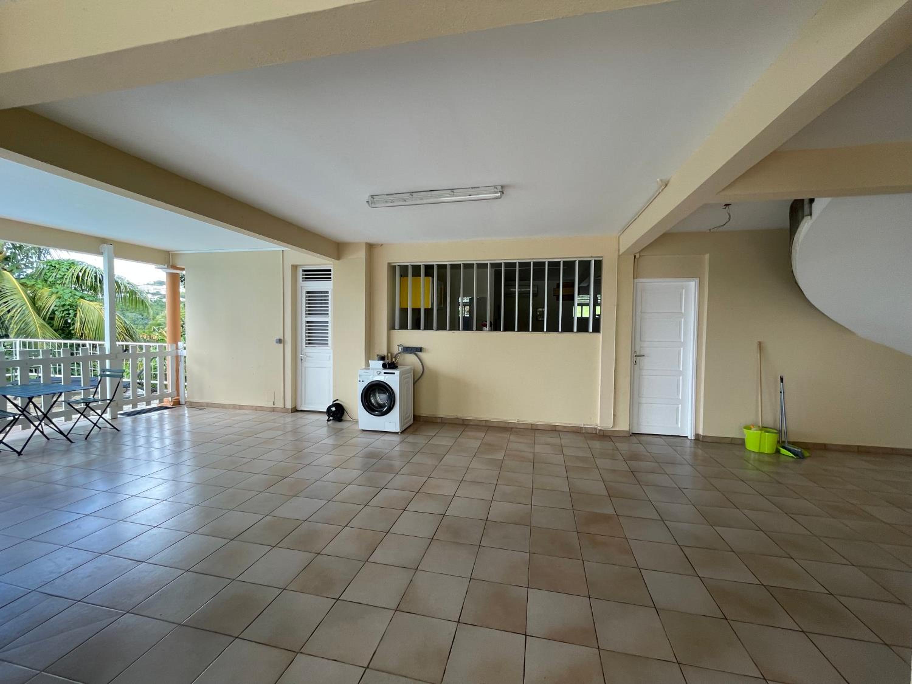 Studio Rez de villa avec piscine