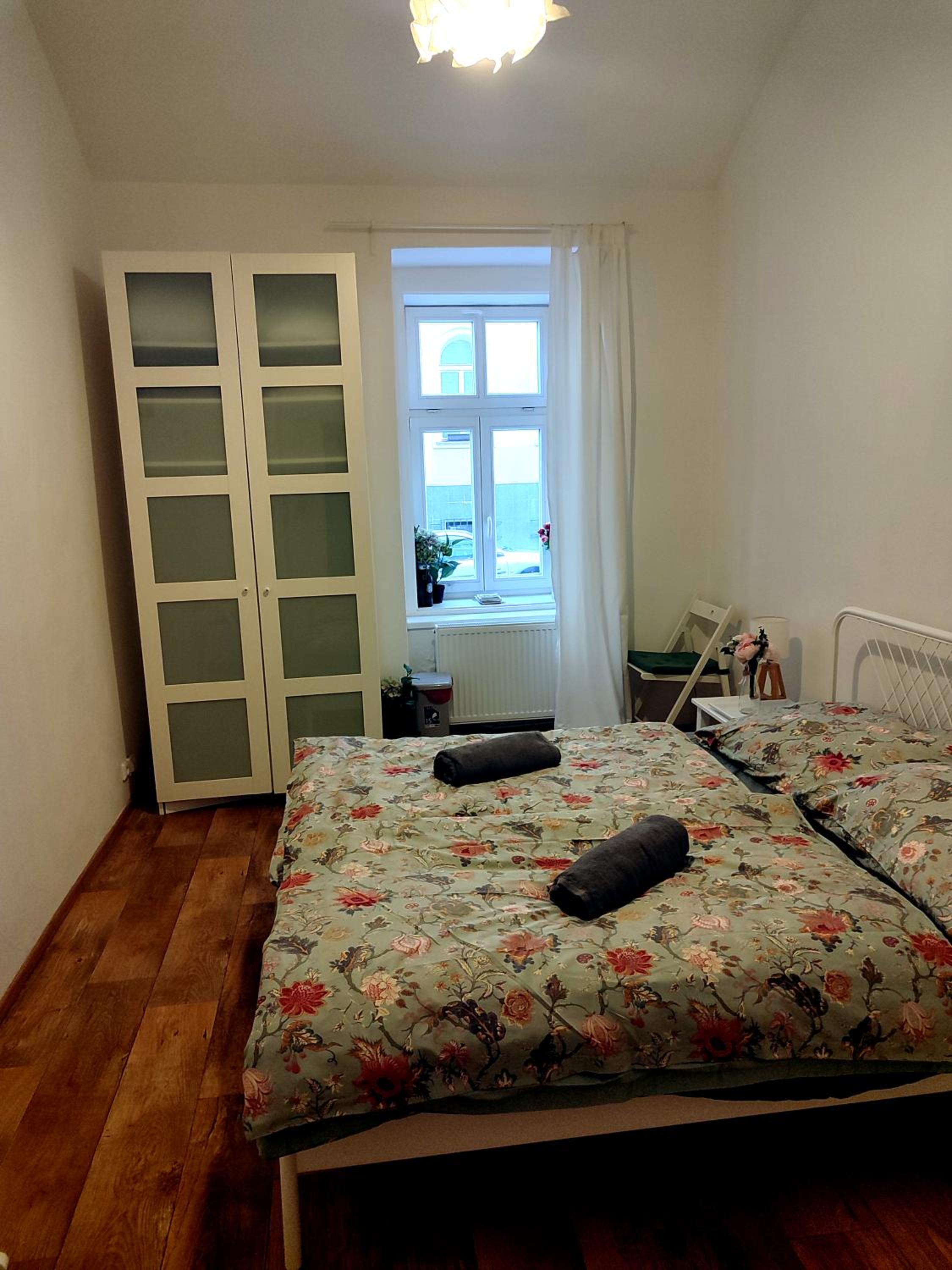 Nice room with double bed in zizkov - shared bathroom