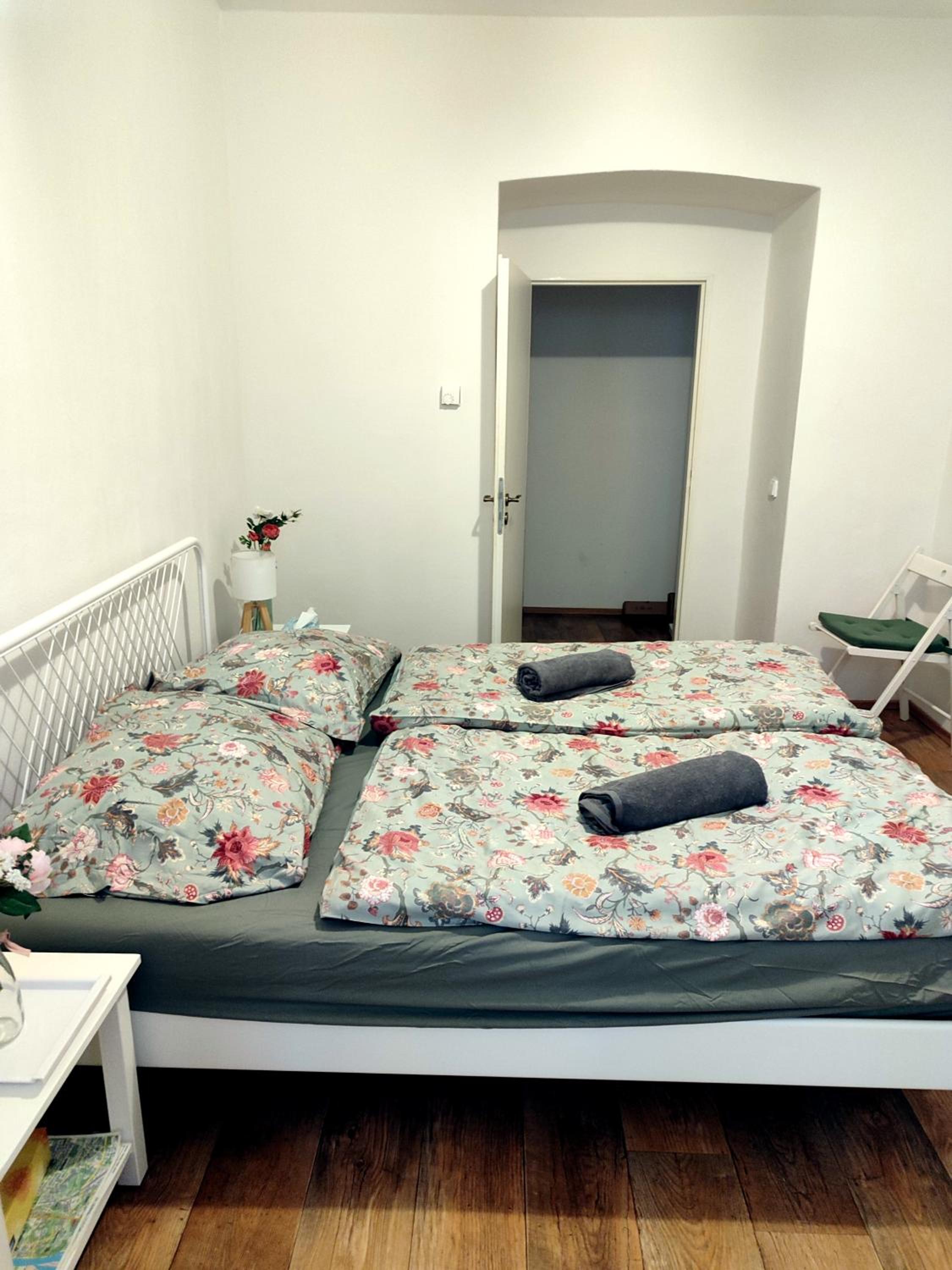 Nice room with double bed in zizkov - shared bathroom