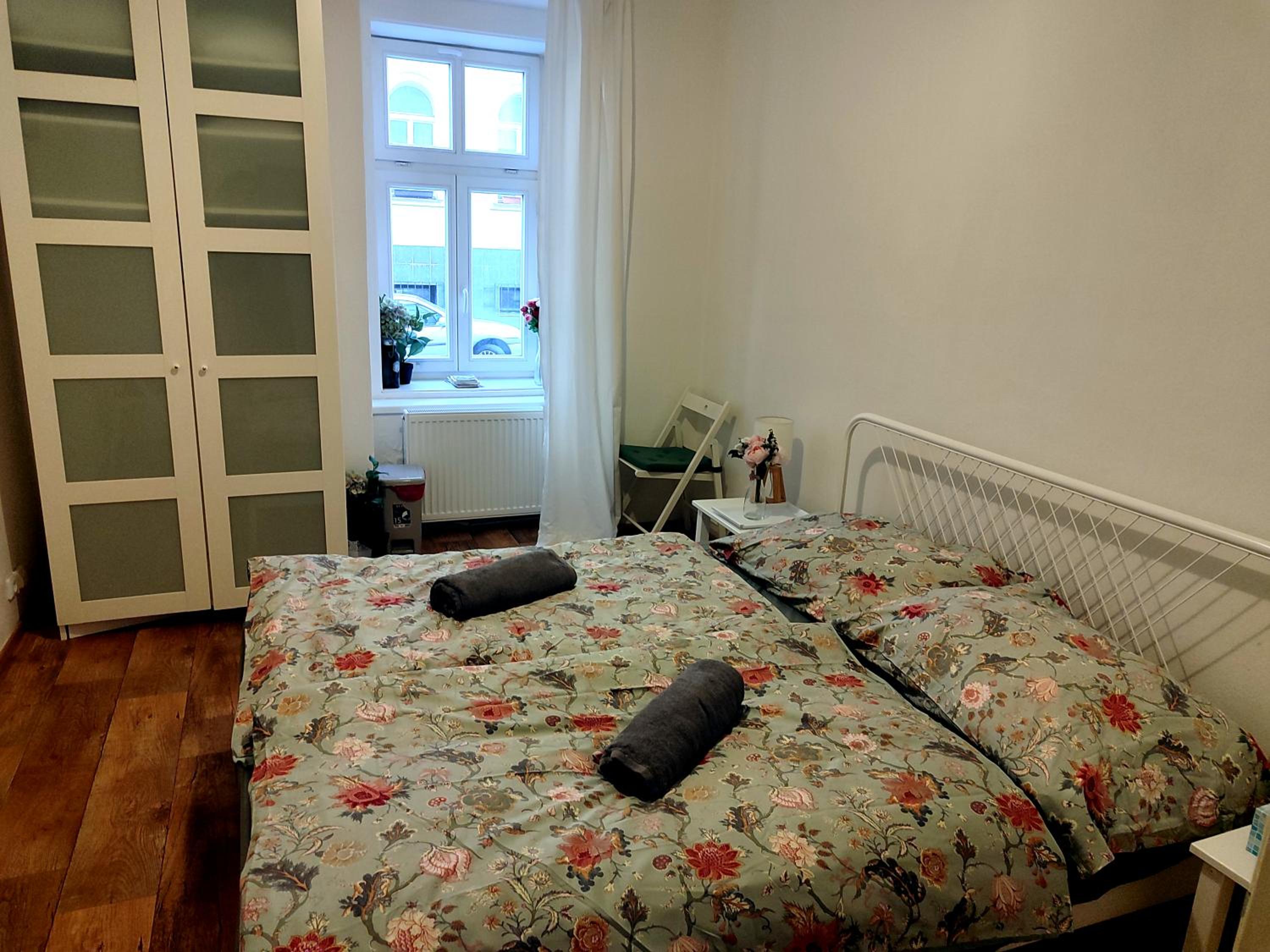 Nice room with double bed in zizkov - shared bathroom