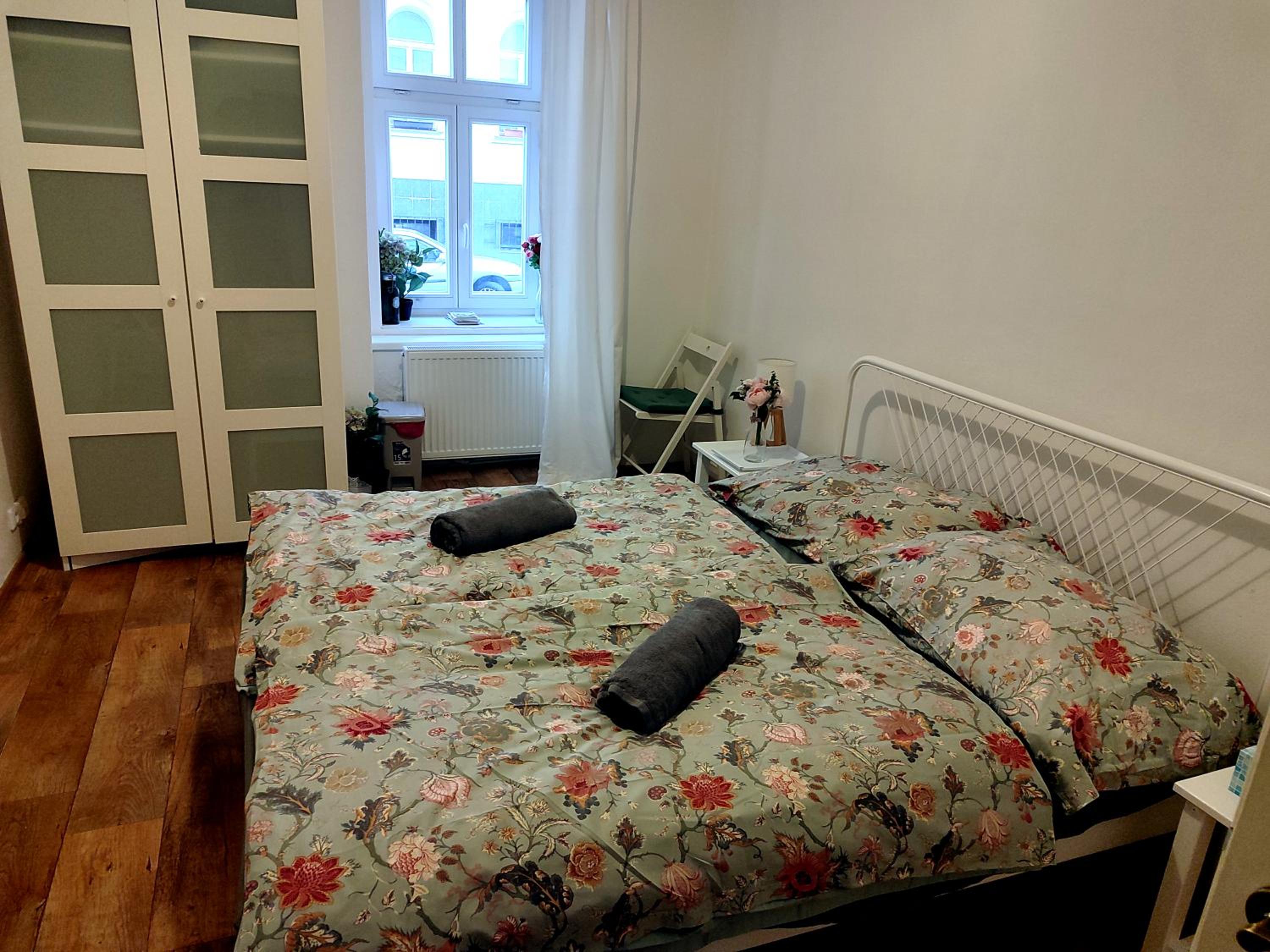Nice room with double bed in zizkov - shared bathroom
