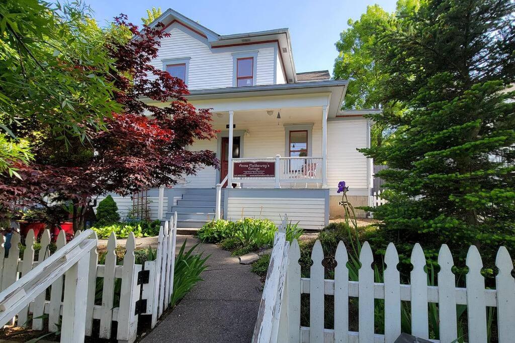 Ashland Vacations - Bluemoon Vacation Rentals - Anne Hathaway House - Property Image 12
