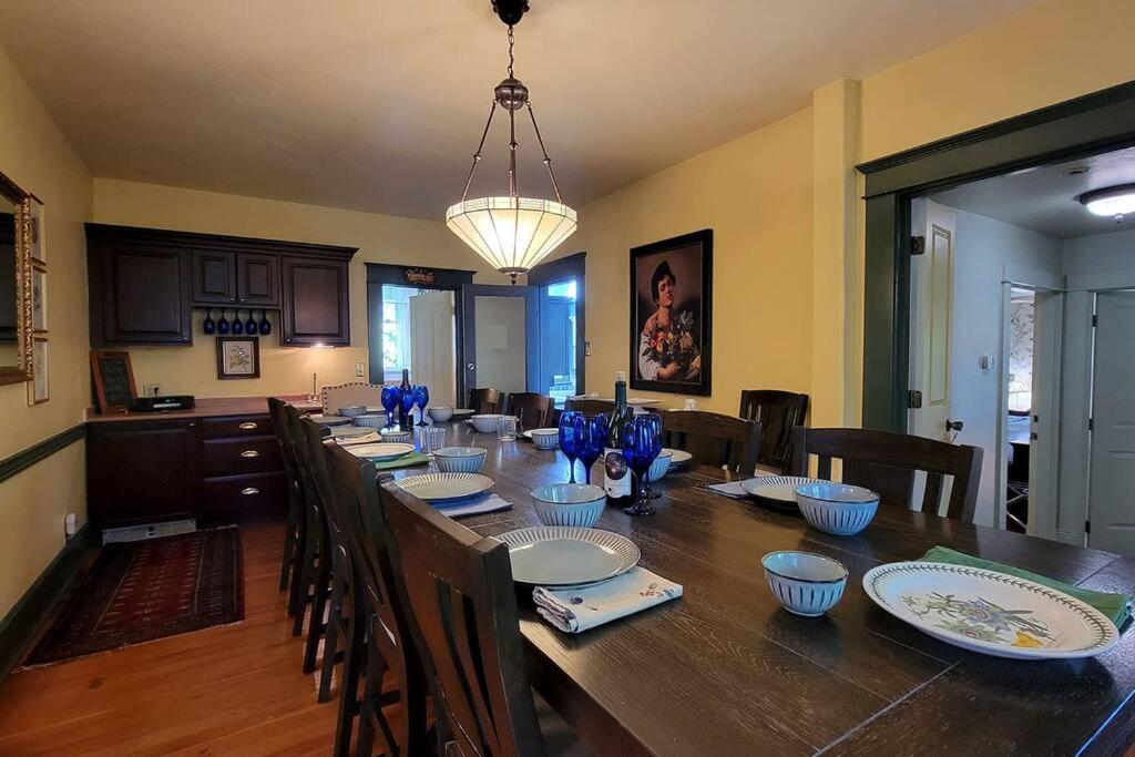 Ashland Vacations - Bluemoon Vacation Rentals - Anne Hathaway House - Property Image 7